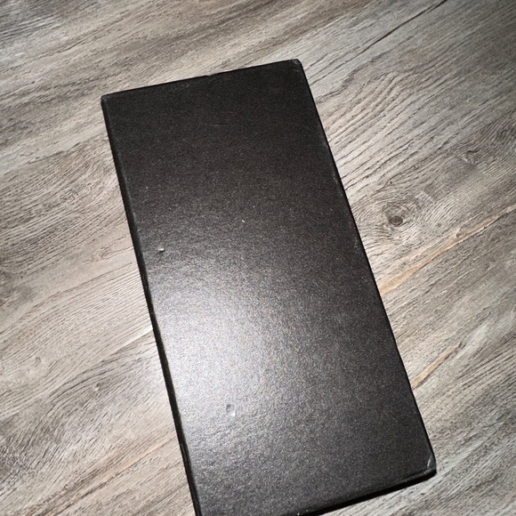 Saint Laurent box from sandals - Picture 3 of 4